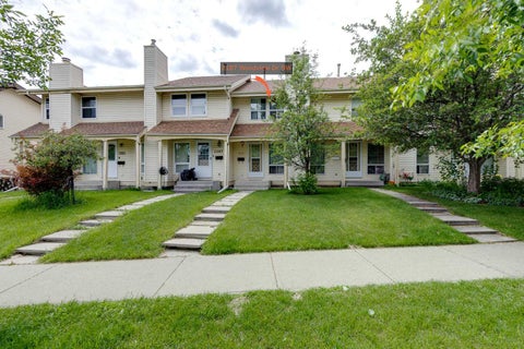 Photo of 2187 Woodview Drive SW, Calgary, AB T2W 3N8 (MLS # A2339779)