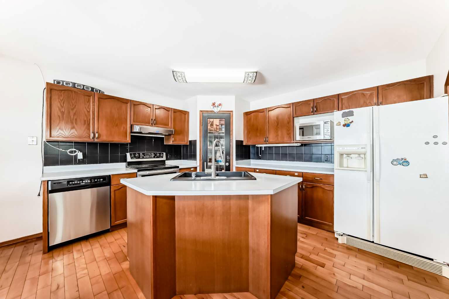 49 Applewood Court SE