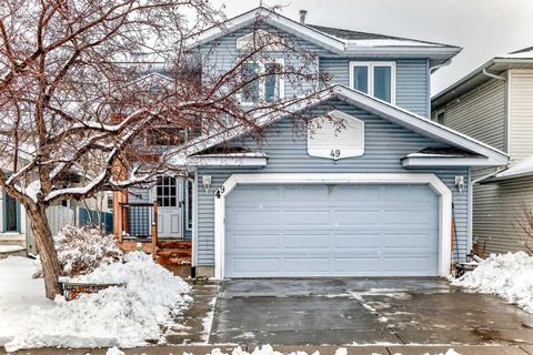 Photo of 49 Applewood Court SE, Calgary, AB T2A 7P7 (MLS # A2299094)