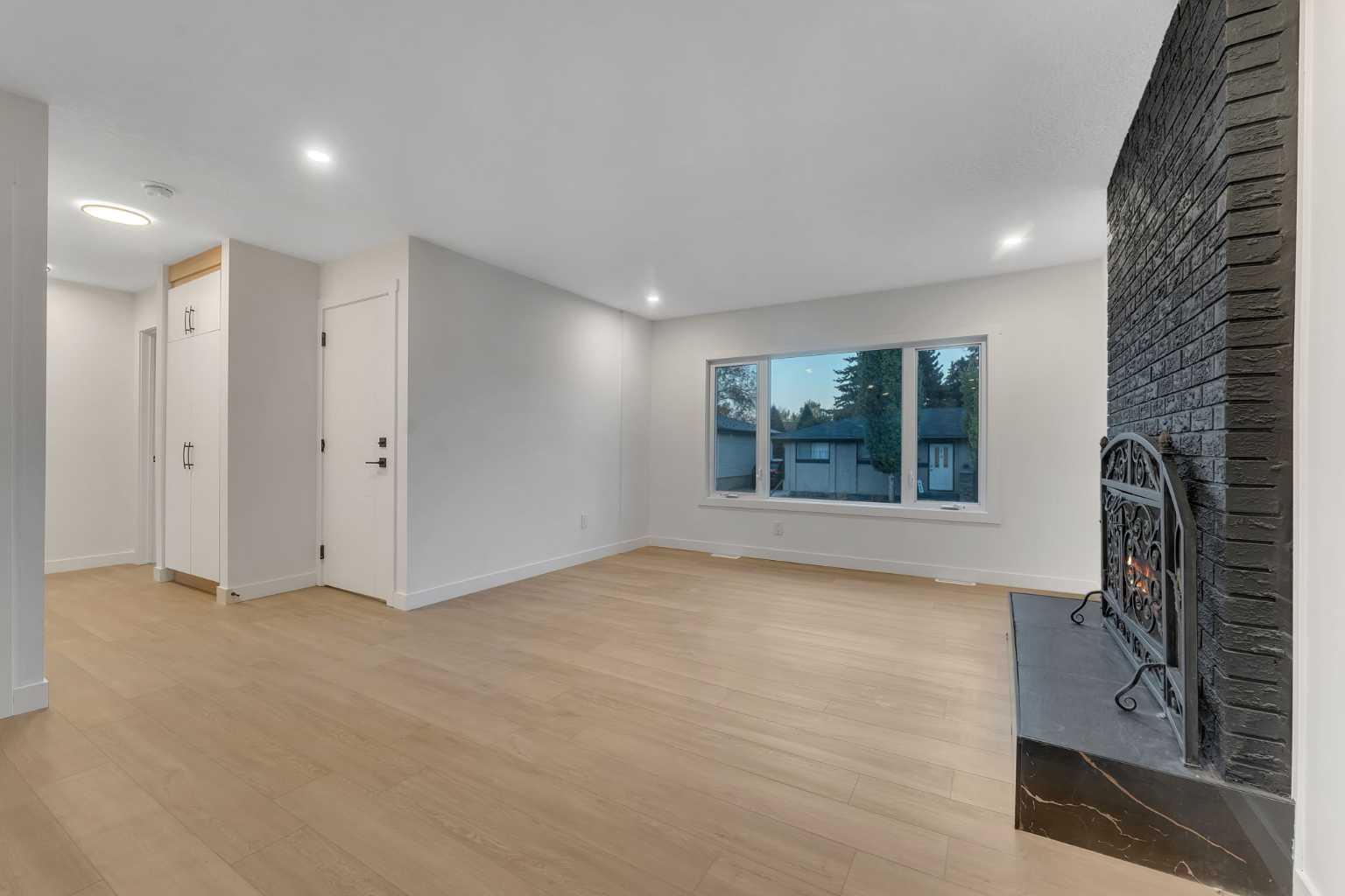 352 Lysander Place SE