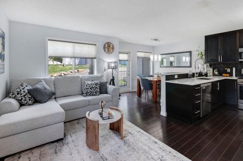 6 Hidden Creek Rise NW Calgary AB T3A 6L5
