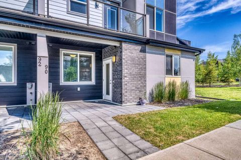 Photo of 90 Redstone Way NE, Calgary, AB T3N 1M6 (MLS # A2309675)