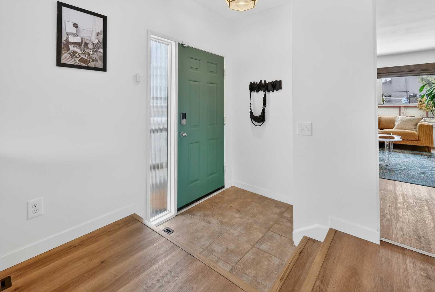 584 Woodhill Place SW