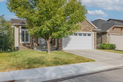 462 Crystal Green Manor Okotoks AB T1S 0A3