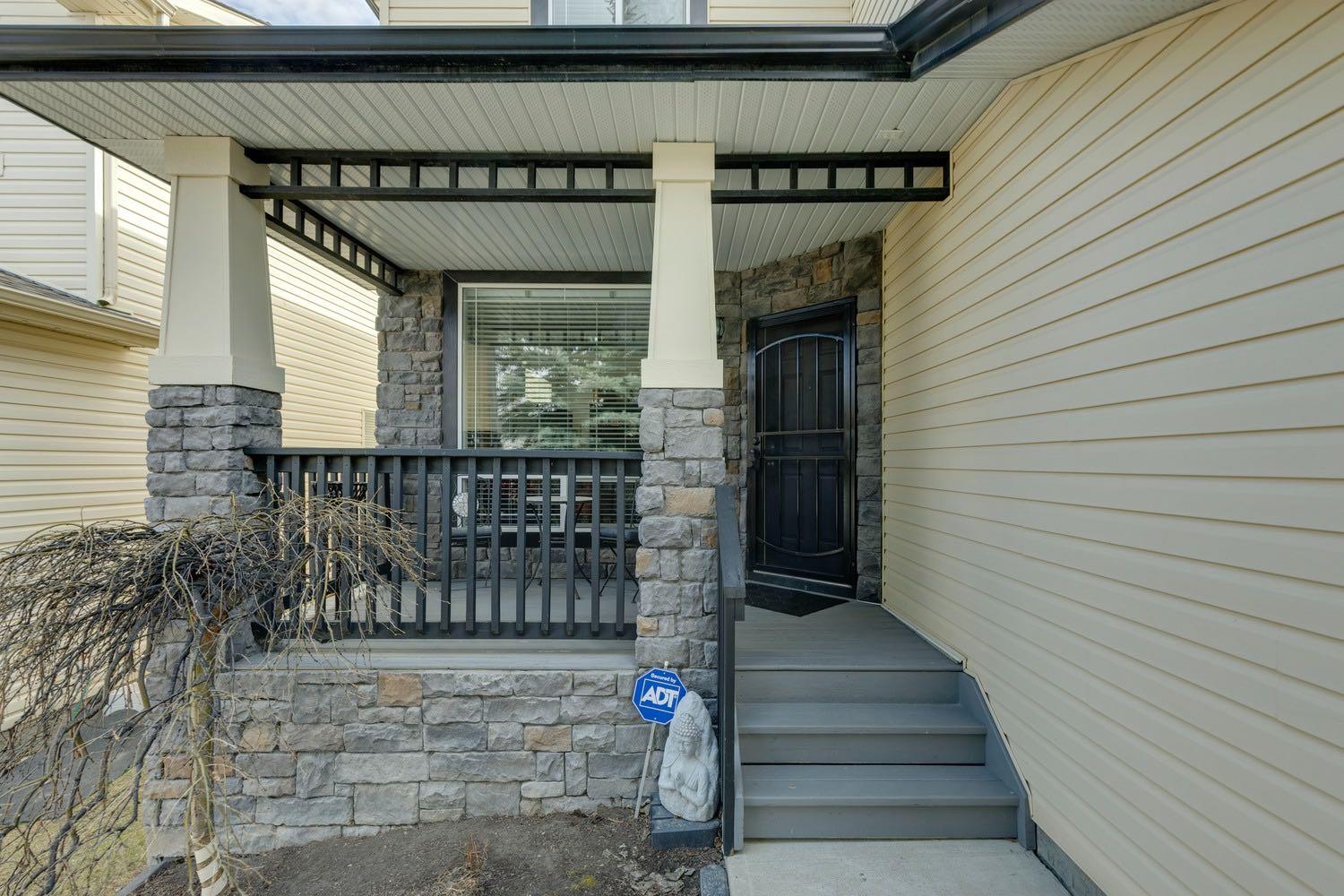 42 Cresthaven Way SW