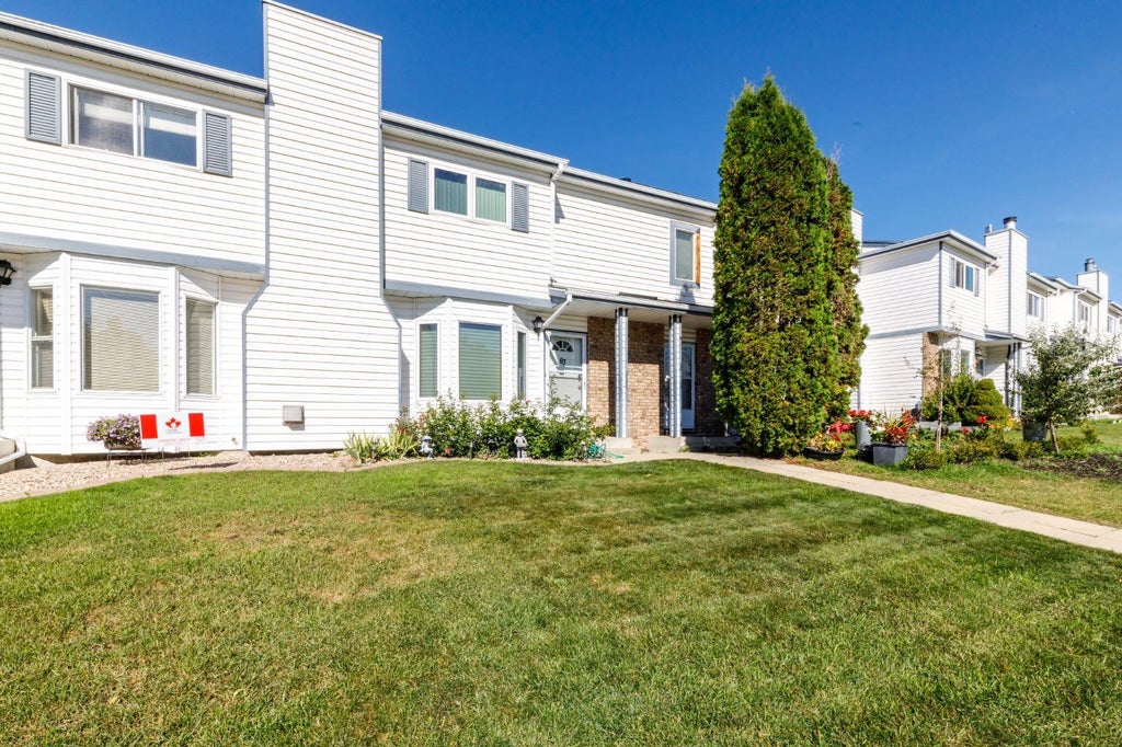 Photo of 67 Elwell Close, Red Deer, AB T4R 2E2 (MLS # A2351491)