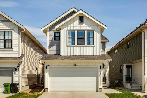 Photo of 12 Copperhead Garden SE, Calgary, AB T2Z 5H1 (MLS # A2309901)