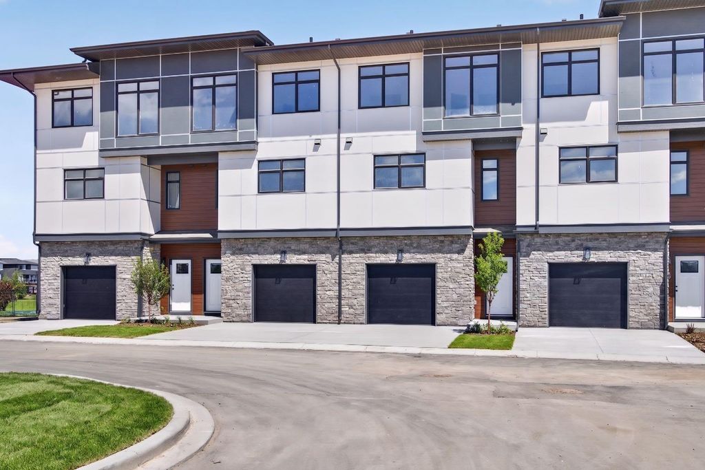 Photo of 30 Creekside Villas SW, Calgary, AB T1T 1Z1 (MLS # A2324427)