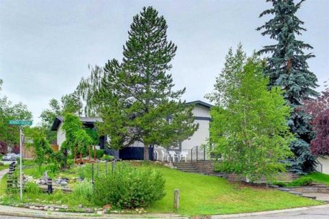 3 Berwick Crescent NW Calgary AB T3K 1P7