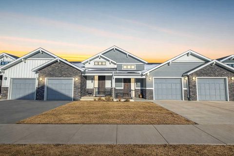 Photo of 12572 Crestmont Boulevard SW, Calgary, AB T3B 6J5 (MLS # A2291827)