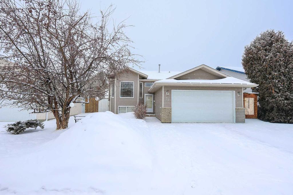 Photo of 77 Duval Crescent, Red Deer, AB T4R 2Y7 (MLS # A2289519)