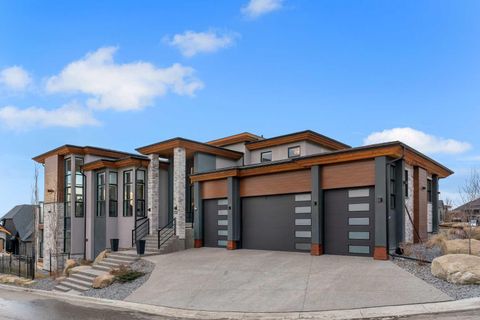 100 Elkton Close SW Calgary AB T3H 1W6