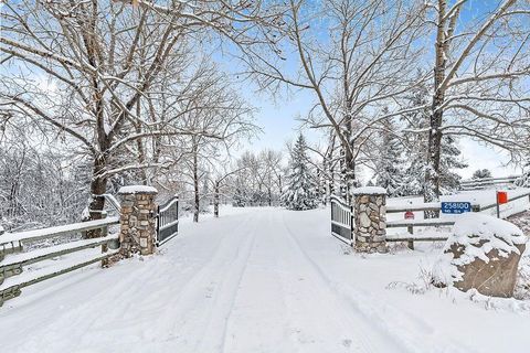 258100 16 Street E De Winton AB Y1S 3M1