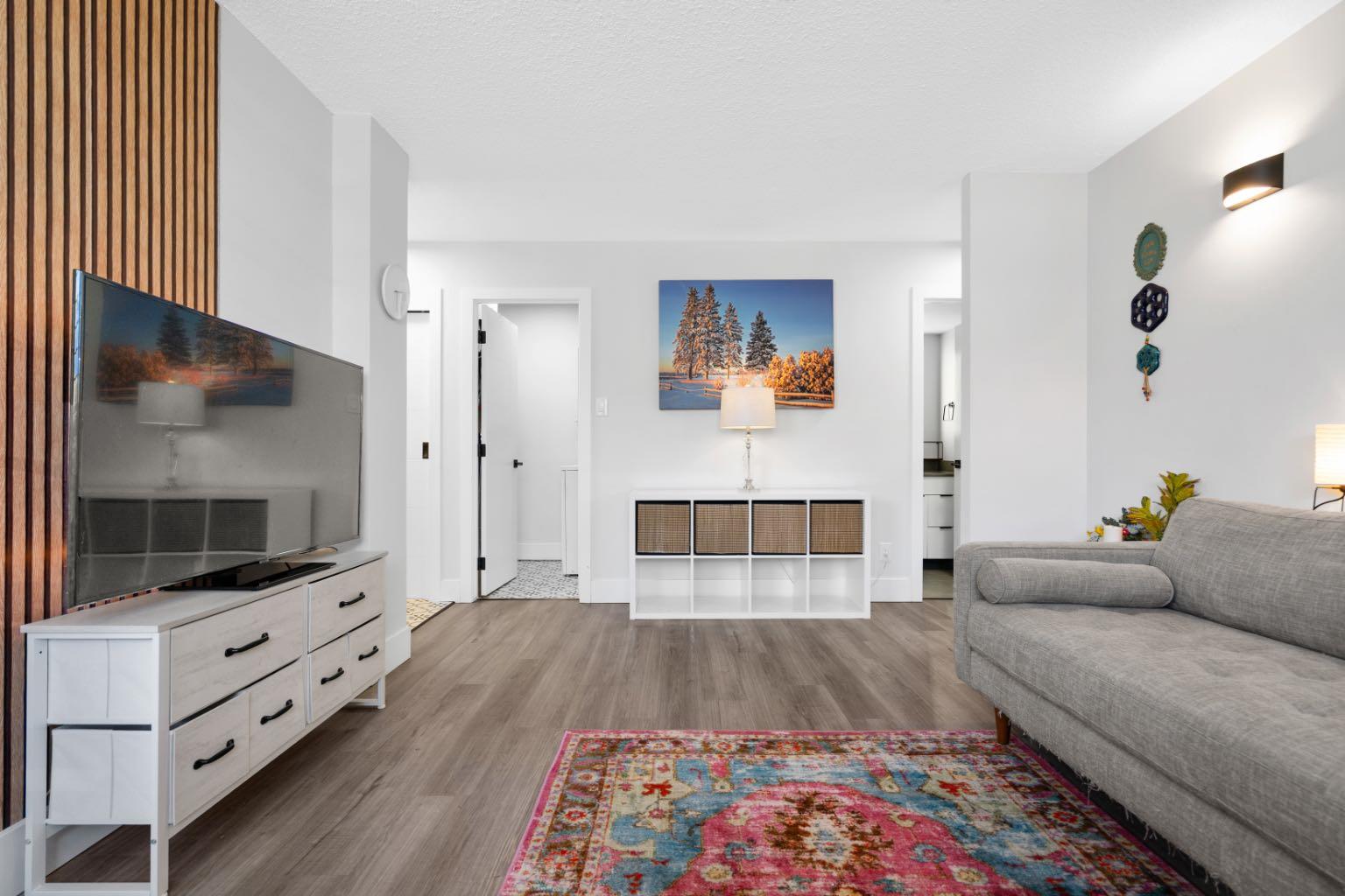 1143 37 Street SW 102