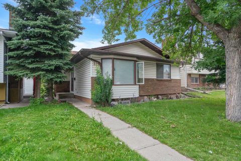 319 Rundlelawn Road NE Calgary AB T2G 1Y9
