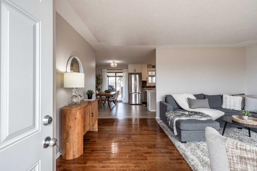 Photo of 121 6 Street SE, Redcliff, AB T0J 2P0 (MLS # A2288296)