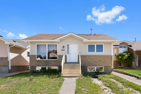 Photo of 2385 Hatcher Drive NE, Medicine Hat, AB T1C 1X5 (MLS # A2319243)