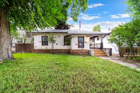Photo of 437 1 Avenue NW, Medicine Hat, AB T1A 6R9 (MLS # A2346049)