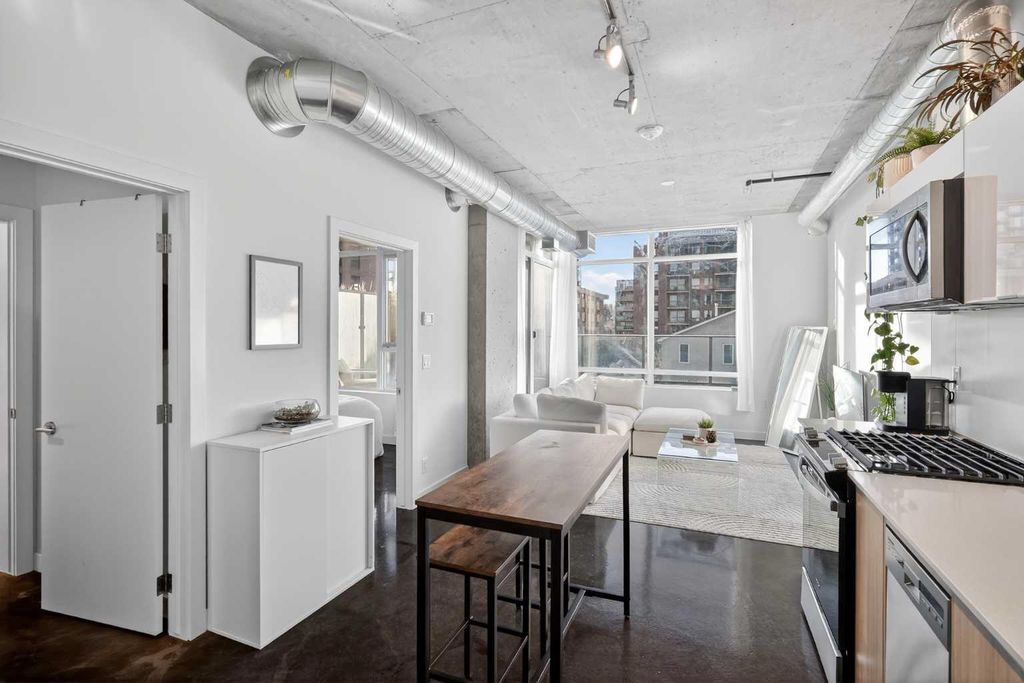 Photo of 1319 14 Avenue SW #203, Calgary, AB T3C 0W3 (MLS # A2313312)