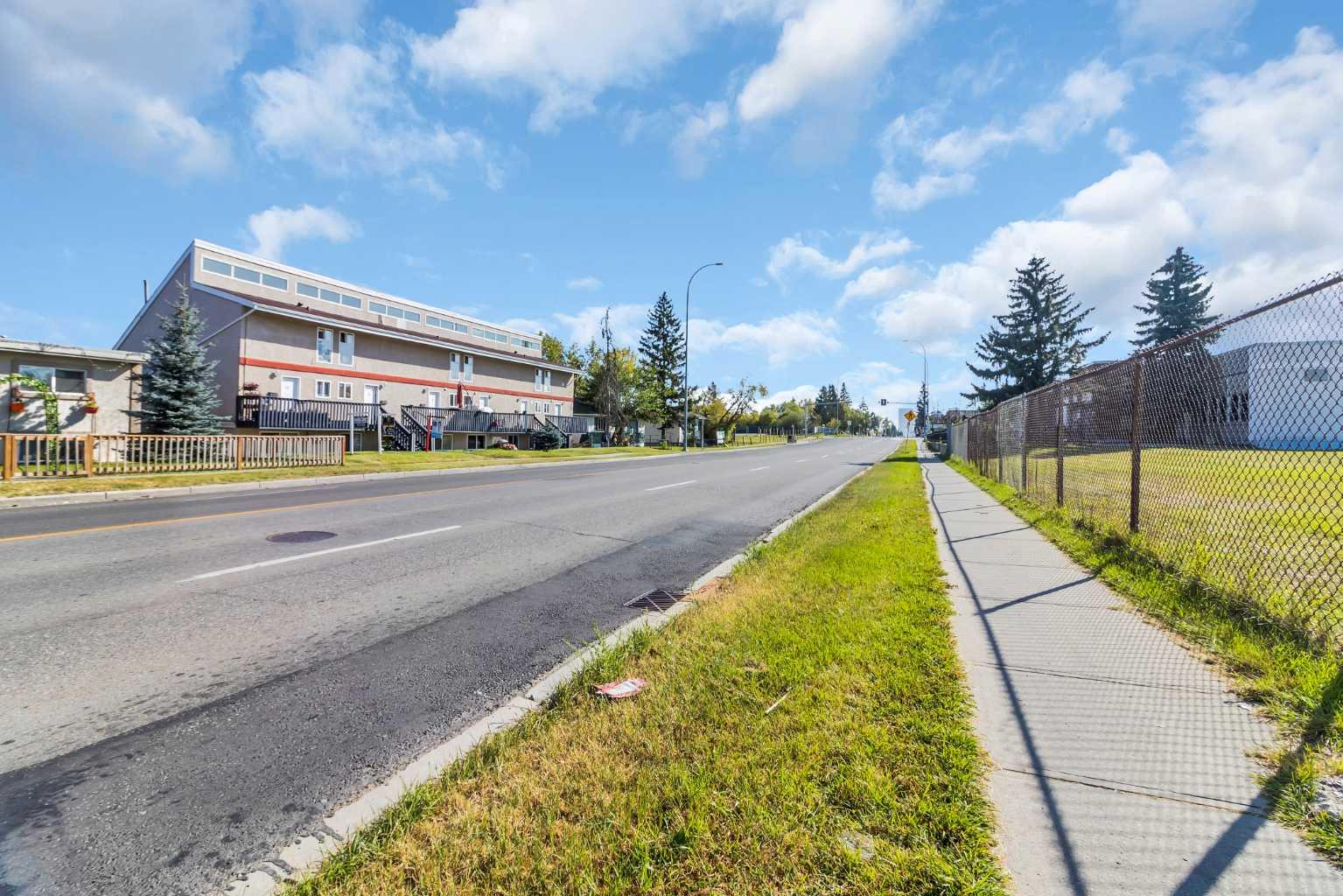 3726 Centre Street NE 11