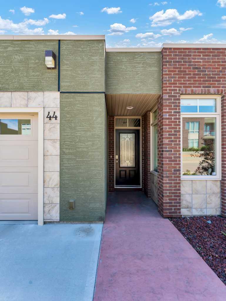 44 Palisades Mews NE