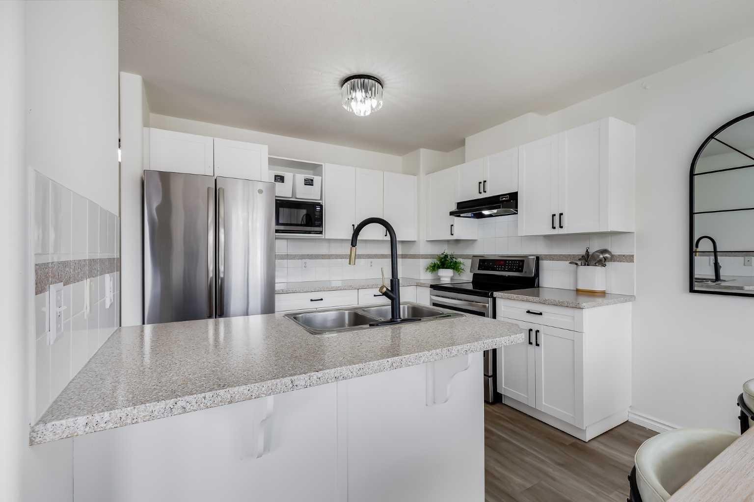 102 Canoe Square SW 15