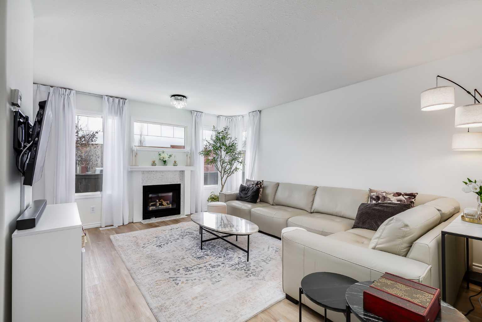 102 Canoe Square SW 15