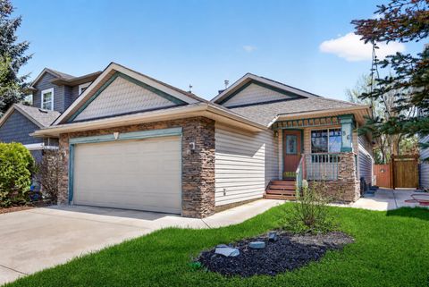 Photo of 86 Chapalina Way SE, Calgary, AB T2X 3P4 (MLS # A2310389)