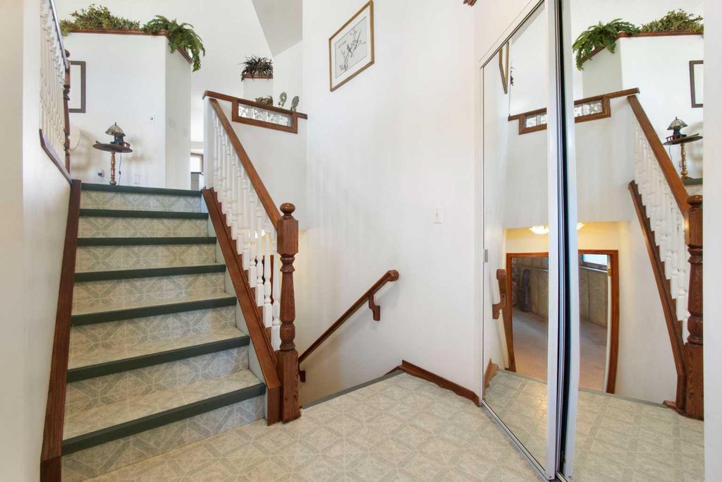 Photo of 2 Madison Court, Strathmore, AB T1P 1M5 (MLS # A2311168)