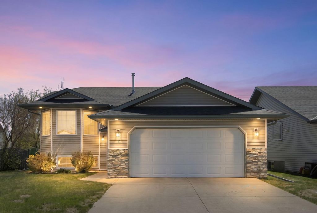 Photo of 2 Madison Court, Strathmore, AB T1P 1M5 (MLS # A2311168)