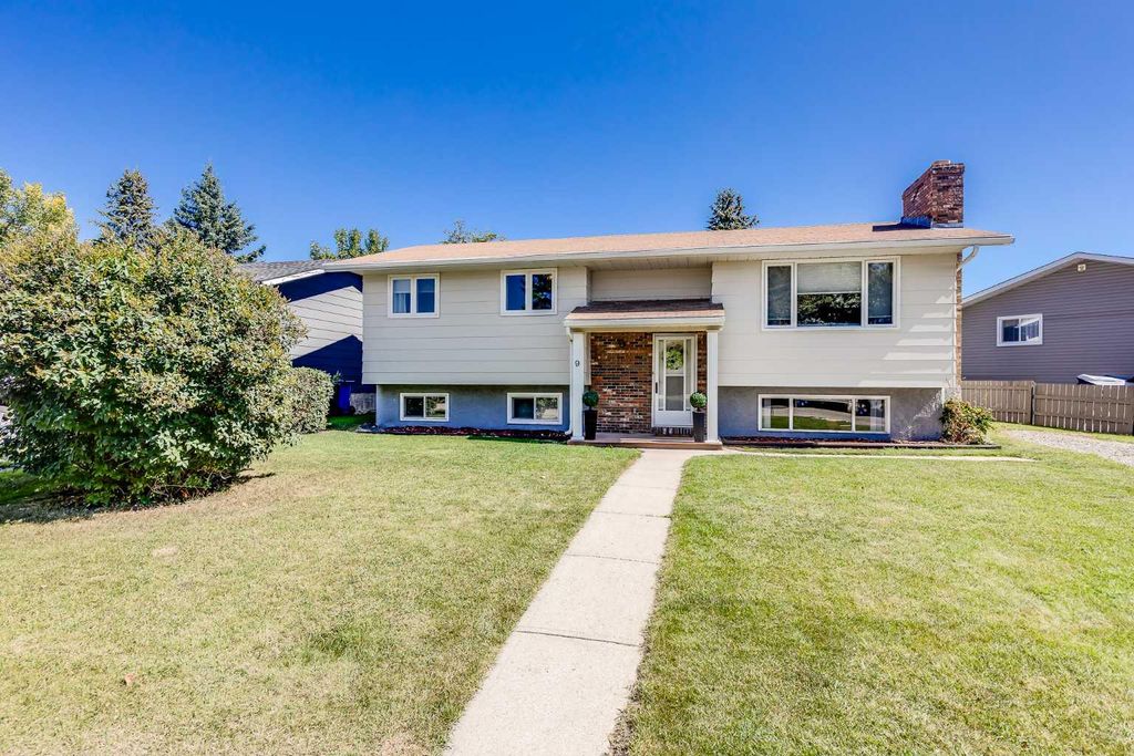 Photo of 9 Park Place, Didsbury, AB T0M 0A2 (MLS # A2265463)