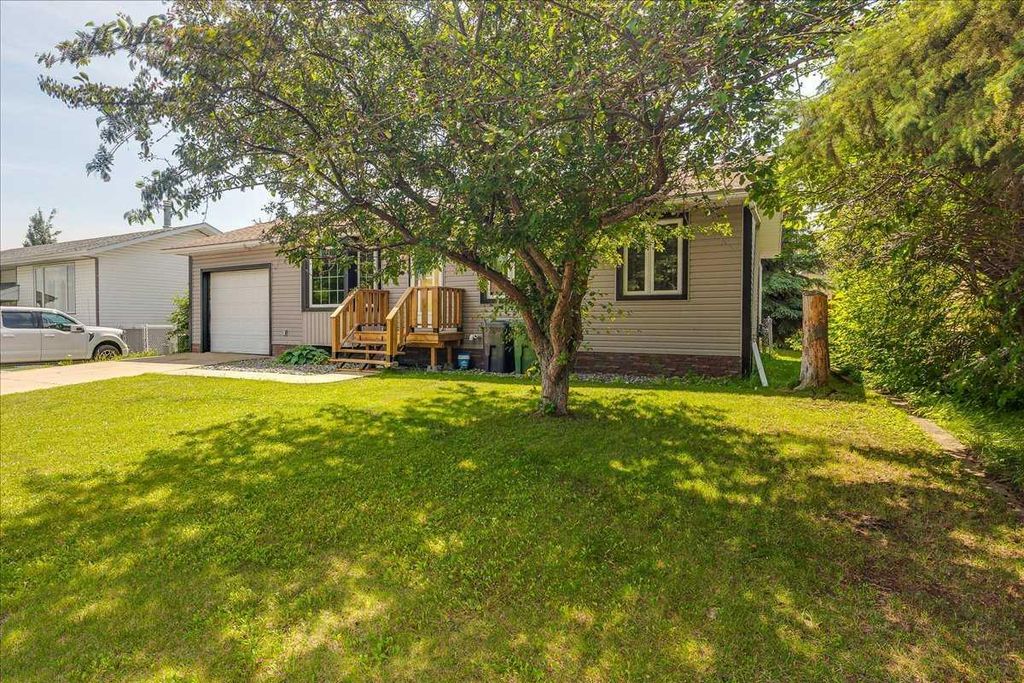 Photo of 4709 55 Avenue N, Rimbey, AB T0C 2J0 (MLS # A2329595)