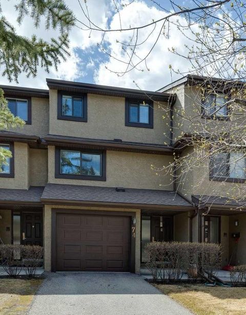 Photo of 74 Glamis Gardens SW, Calgary, AB T3E 6S4 (MLS # A2307729)