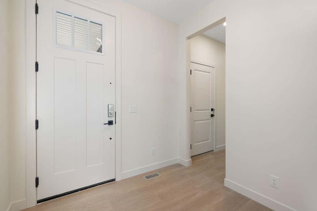 Photo of 112 Sunrise Heath, Cochrane, AB T4C 3C5 (MLS # A2331914)