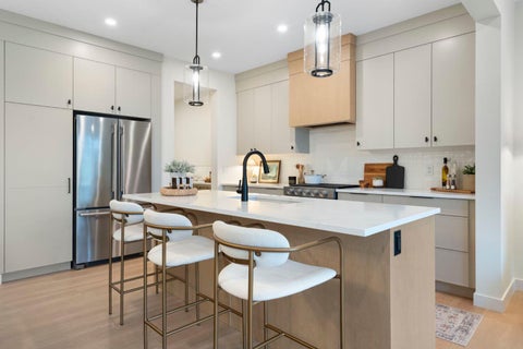 Photo of 112 Sunrise Heath, Cochrane, AB T4C 3C5 (MLS # A2331914)