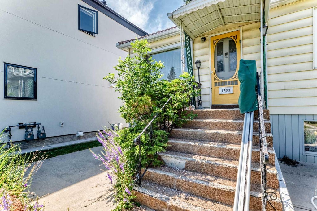 Photo of 1703 32 Street SW, Calgary, AB T3C 1N6 (MLS # A2330355)