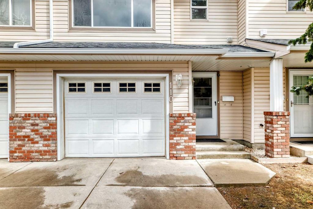 Photo of 110 Country Hills Cove NW, Calgary, AB T3K 5G7 (MLS # A2289428)