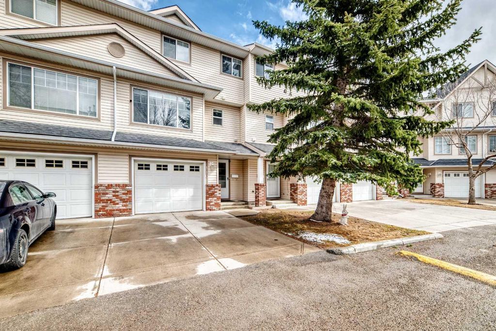 Photo of 110 Country Hills Cove NW, Calgary, AB T3K 5G7 (MLS # A2289428)
