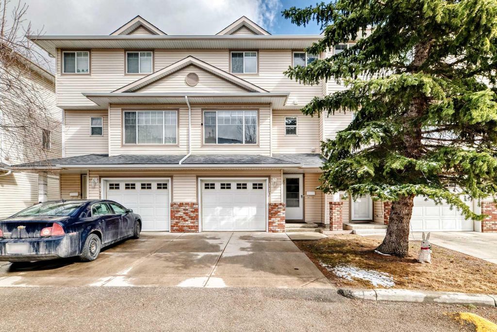 Photo of 110 Country Hills Cove NW, Calgary, AB T3K 5G7 (MLS # A2289428)