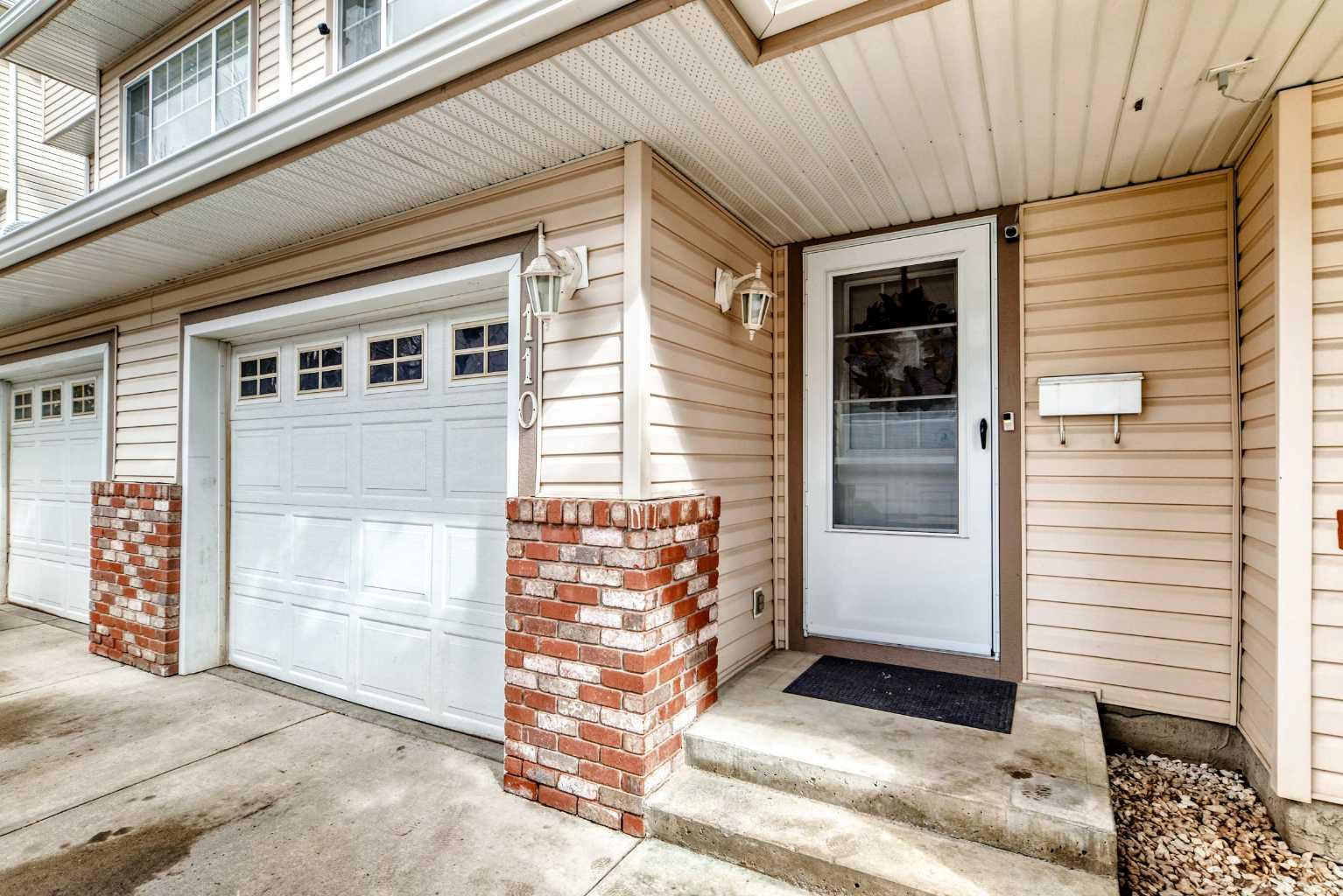 110 Country Hills Cove NW