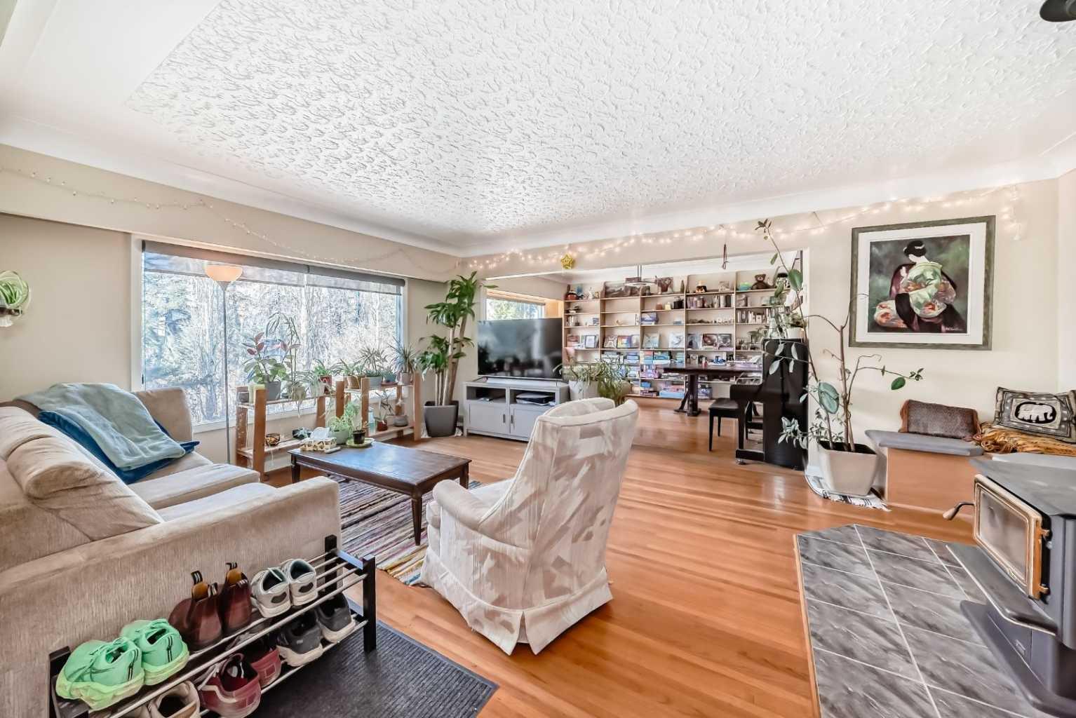 2328 Capitol Hill Crescent NW