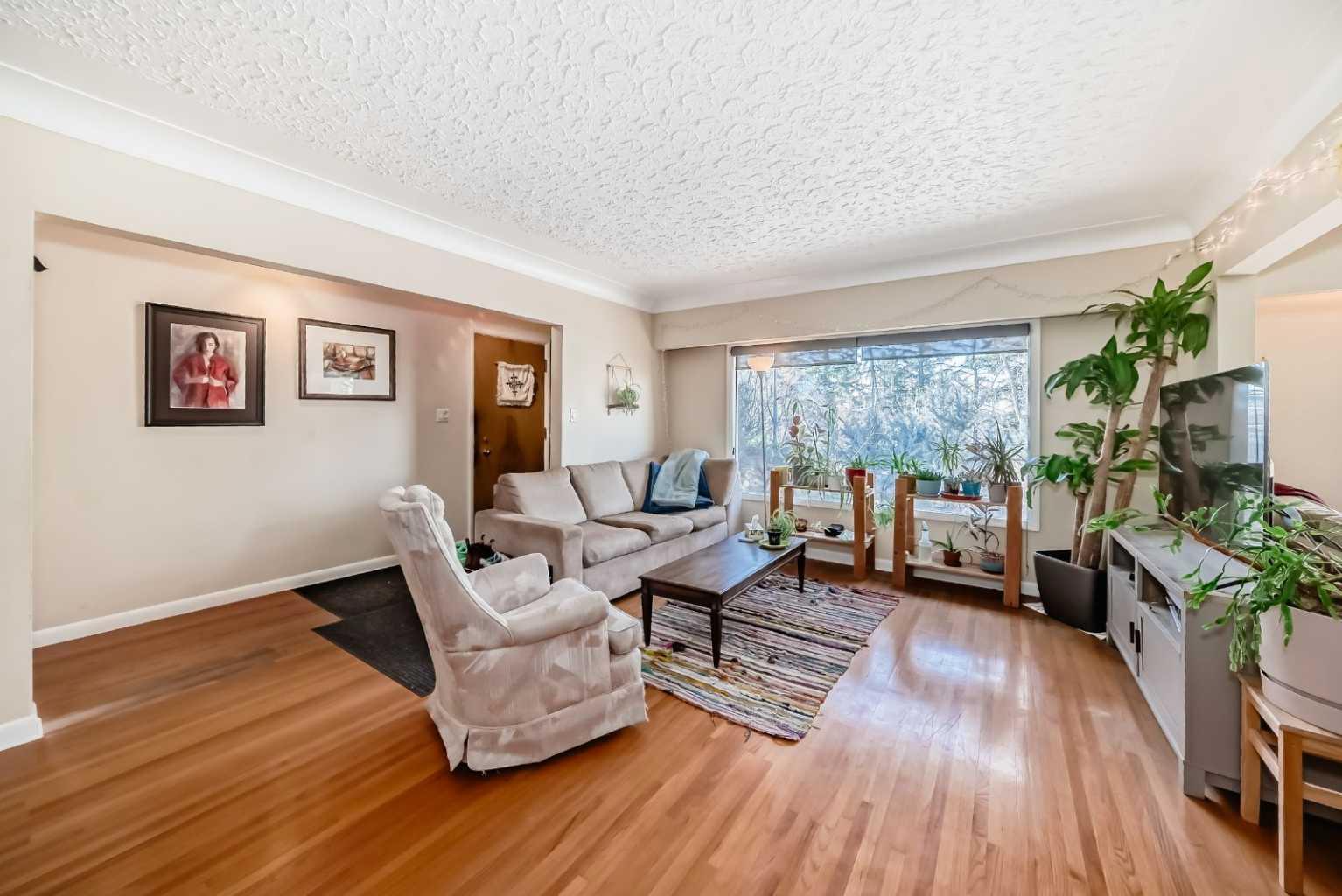 2328 Capitol Hill Crescent NW