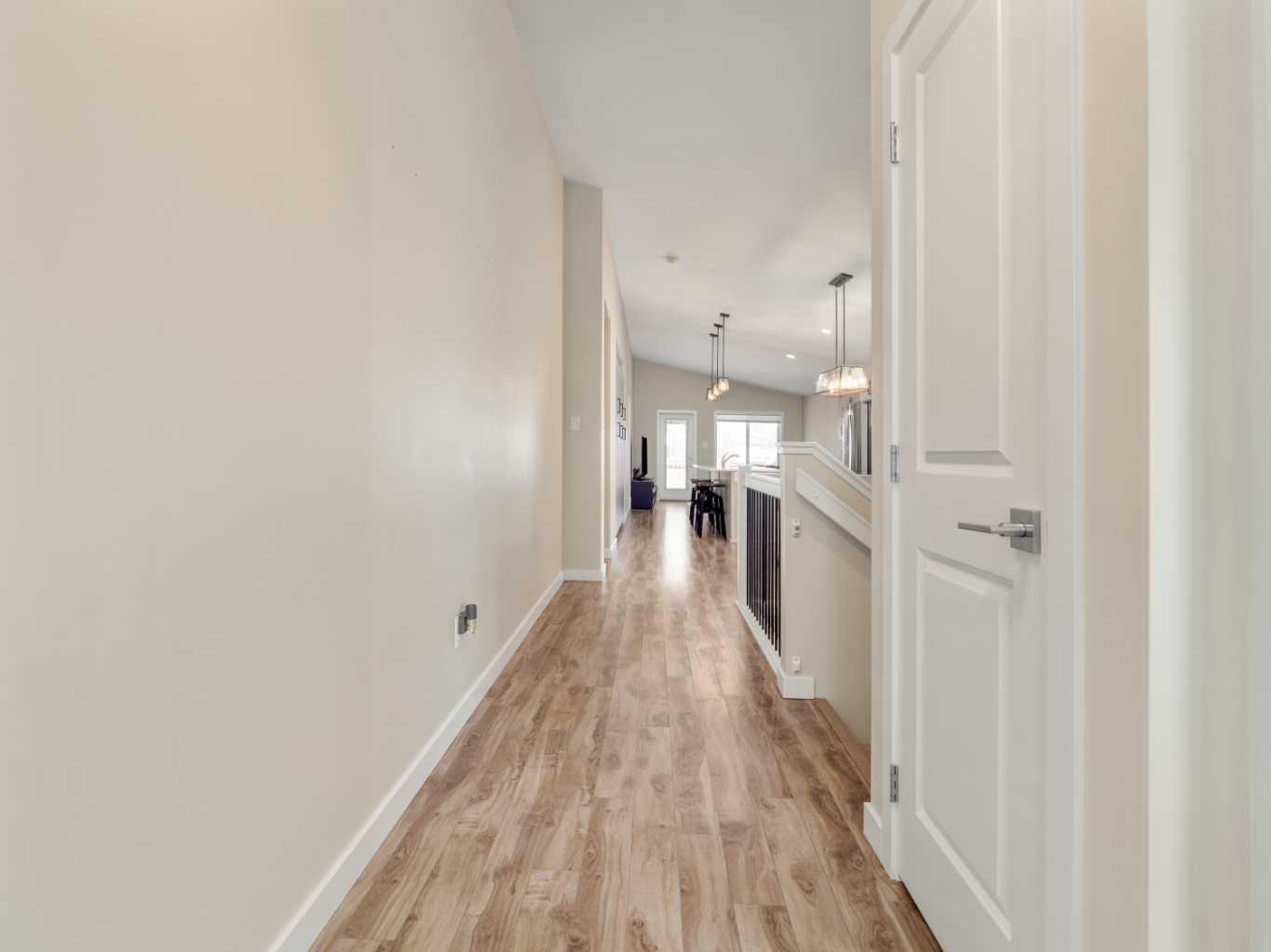 218 Grassland Boulevard W