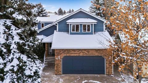 15 Strathlorne Bay SW Calgary AB T3H 1R1