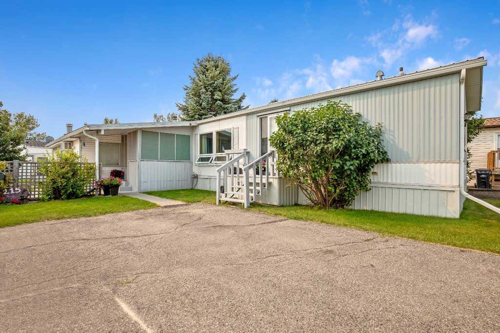 Photo of 215 Homestead Close, High River, AB T1V 1J8 (MLS # A2336020)