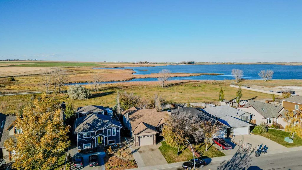 Photo of 706 Northridge Avenue, Picture Butte, AB T0K 1V0 (MLS # A2264080)