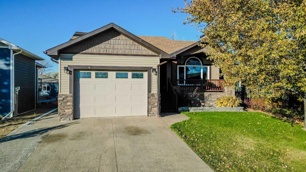 Photo of 706 Northridge Avenue, Picture Butte, AB T0K 1V0 (MLS # A2264080)