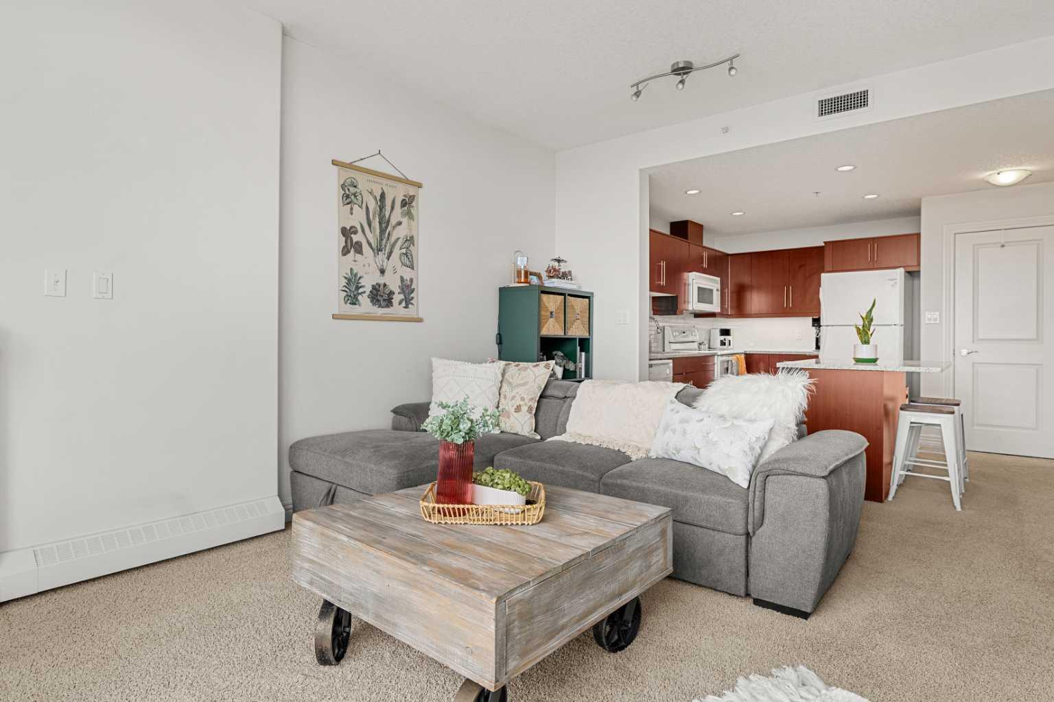 55 Spruce Place SW 1808