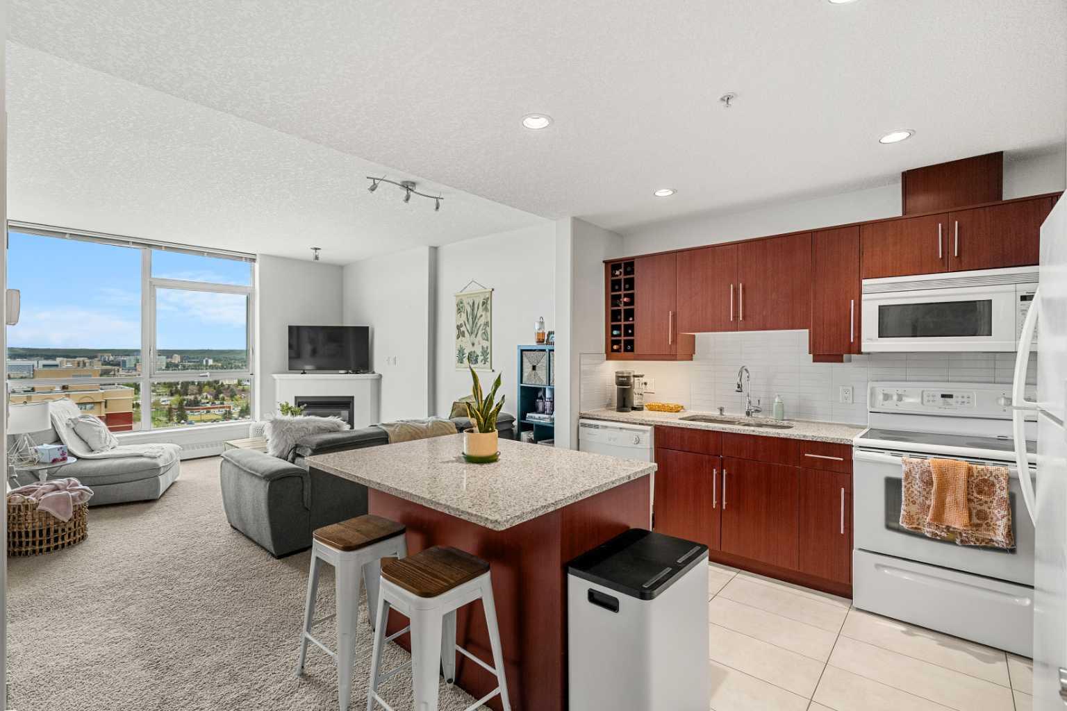 55 Spruce Place SW 1808