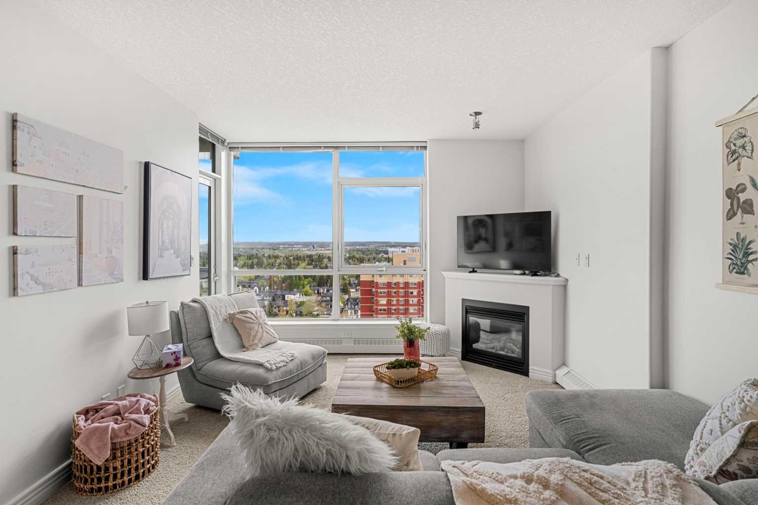 55 Spruce Place SW 1808